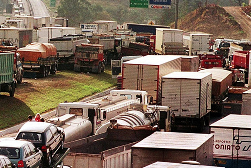 Greve dos caminhoneiros: o movimento que parou o Brasil e mudou a logística nacional